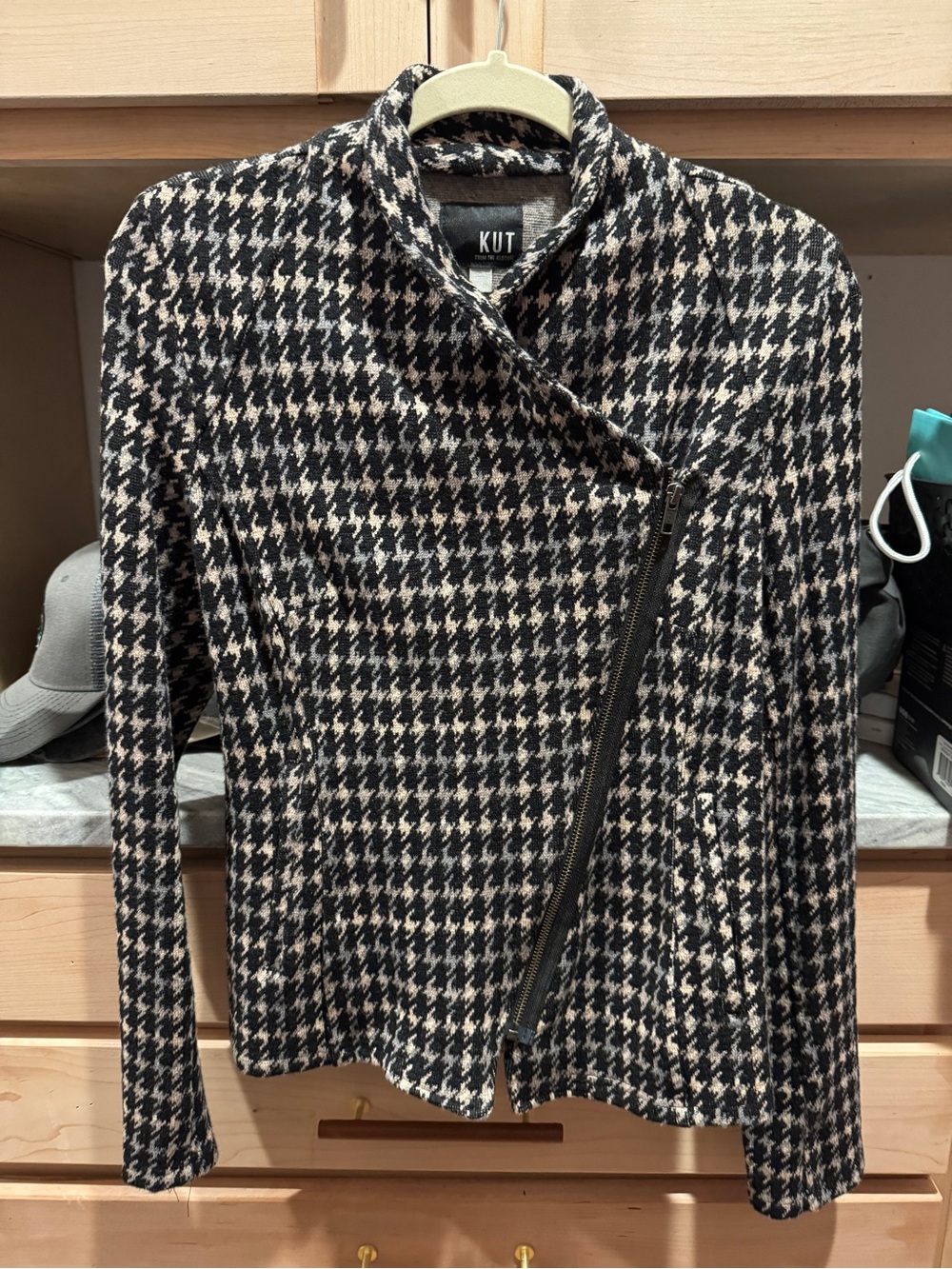 Kut from the Kloth Black & Cream Houndstooth Open-Front knit Blazer - Picture 2 of 3